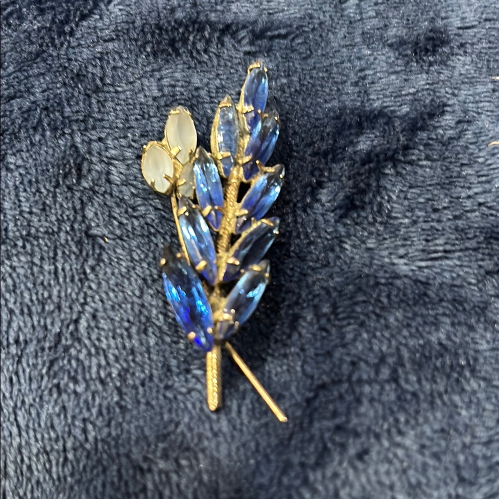 Unmarked Elegant Pronged Blue stones and Silver tone Leaf Brooch.